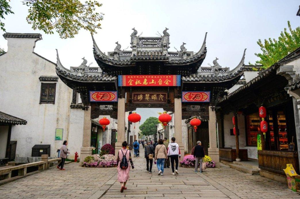 男孩在海底捞想听生日快乐歌,结果尴尬的抠出三室一厅